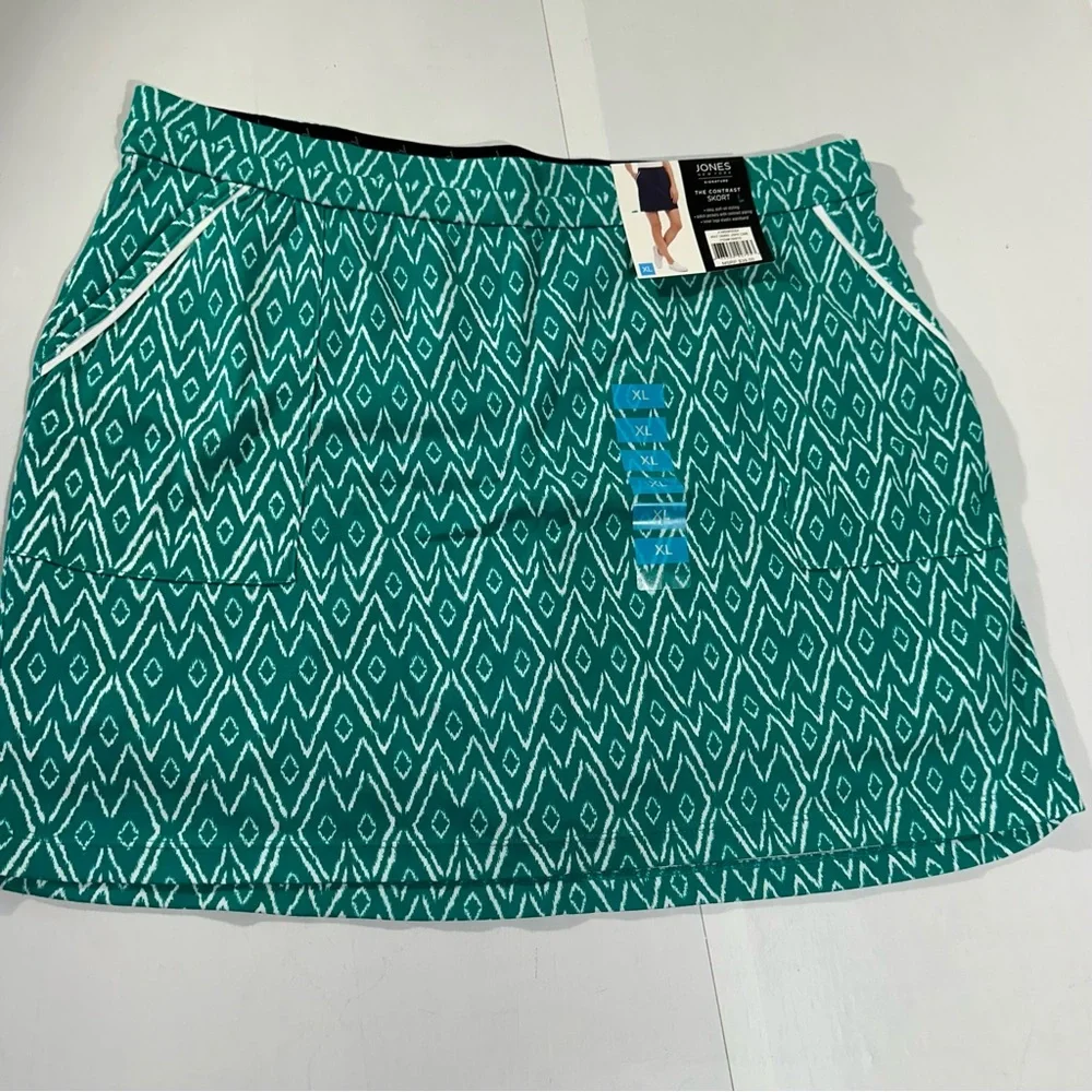 Joans, New‎ York women’s size XL Skort with front pockets, stretch waistband